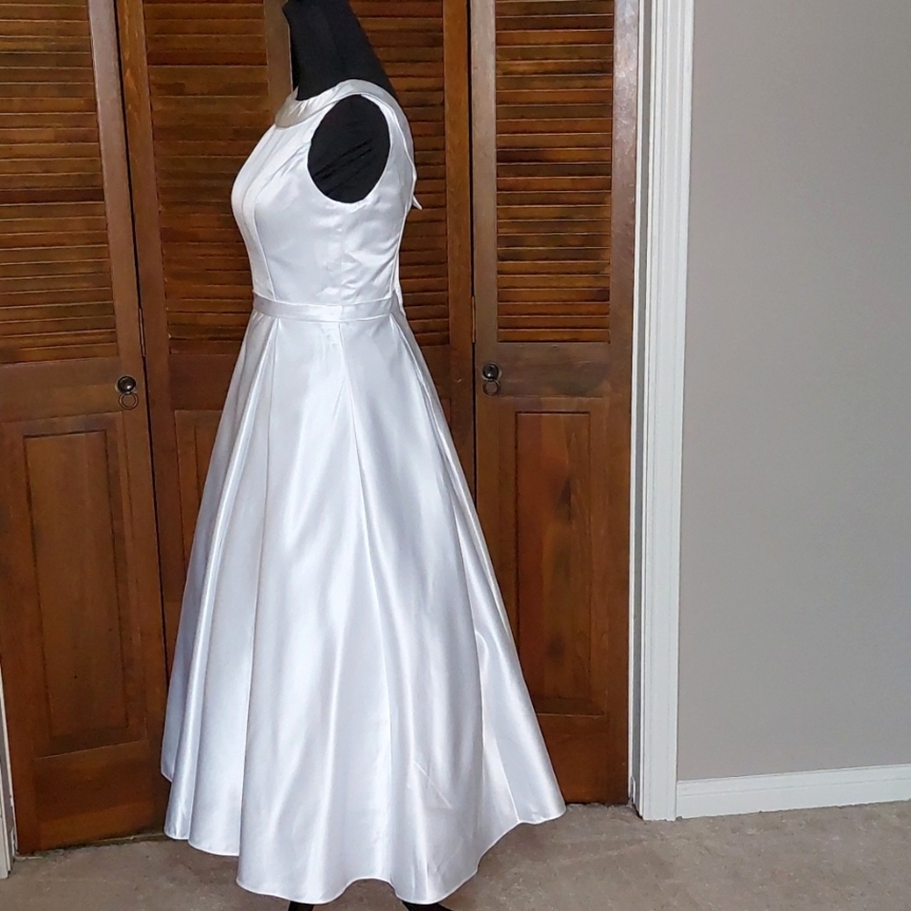 White 1950s Style Satin A-Line Tea Length Wedding Dress and Bow Veil Sz 6 - Picture 3 of 17